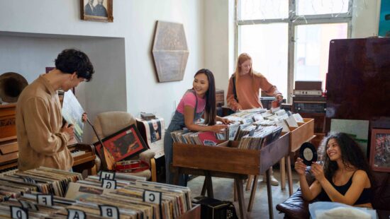 El arte de vender: Una habilidad indispensable para músicos exitosos independientes.