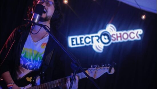 Descubre la cautivadora propuesta musical de Mirlo Negro con su nuevo álbum “La Teoría Re-cuerdas