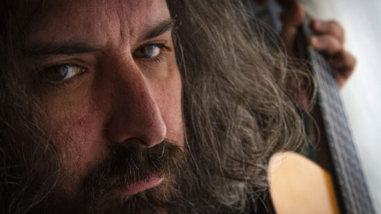 Cómo un cantautor logró financiar dos álbumes con su comunidad (y qué cambió al hacerlo por segunda vez)