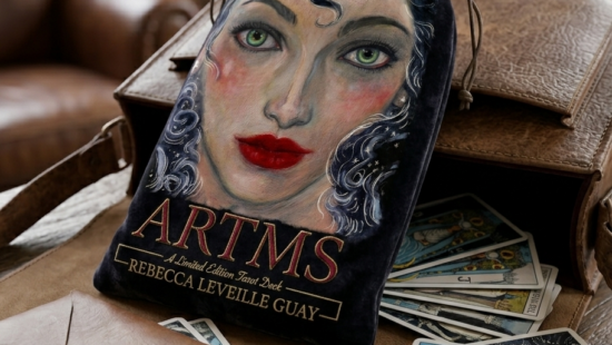 Rebecca Guay convirtió una baraja de tarot en una campaña de crowdfunding de casi 300.000 dólares