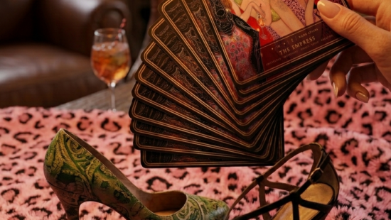 La estrategia de stretch goals que convirtió 22 cartas en una baraja completa de tarot